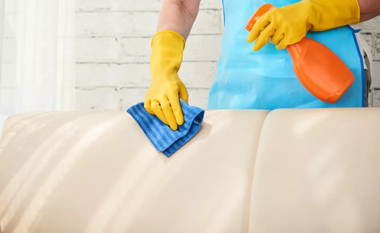À quelle fréquence nettoyer les canapés en textile moderne ?, Metz, BT PROPRE